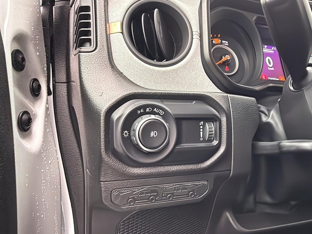 2024 Jeep Wrangler Sport Climatiseur in Drummondville, Quebec - 12 - w1024h768px