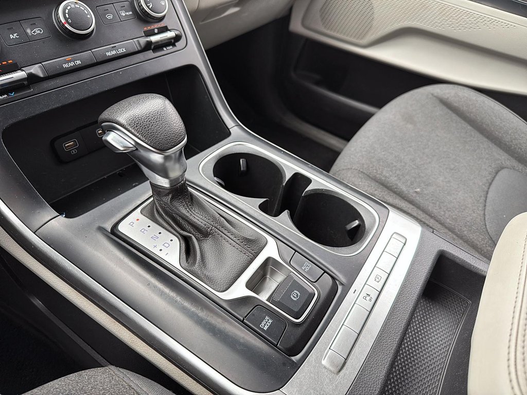2022 Kia Carnival LX in Drummondville, Quebec - 20 - w1024h768px