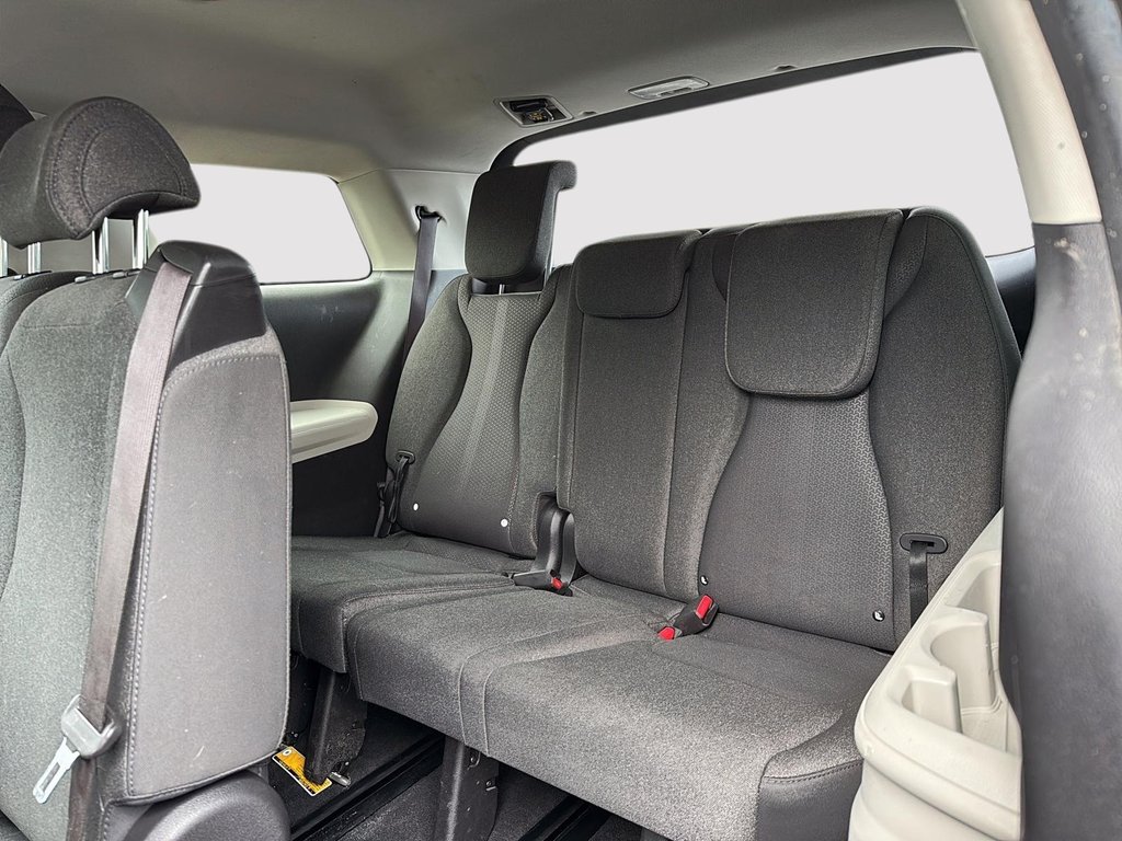 2022 Kia Carnival LX in Drummondville, Quebec - 11 - w1024h768px