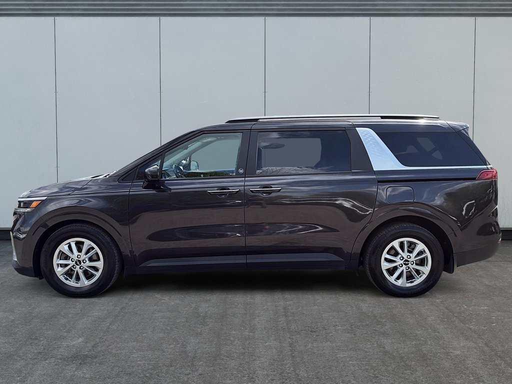 2023 Kia Carnival LX in Drummondville, Quebec - 5 - w1024h768px