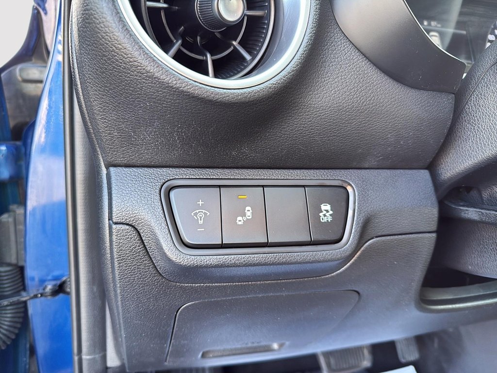 2022 Kia Forte LX in Drummondville, Quebec - 13 - w1024h768px