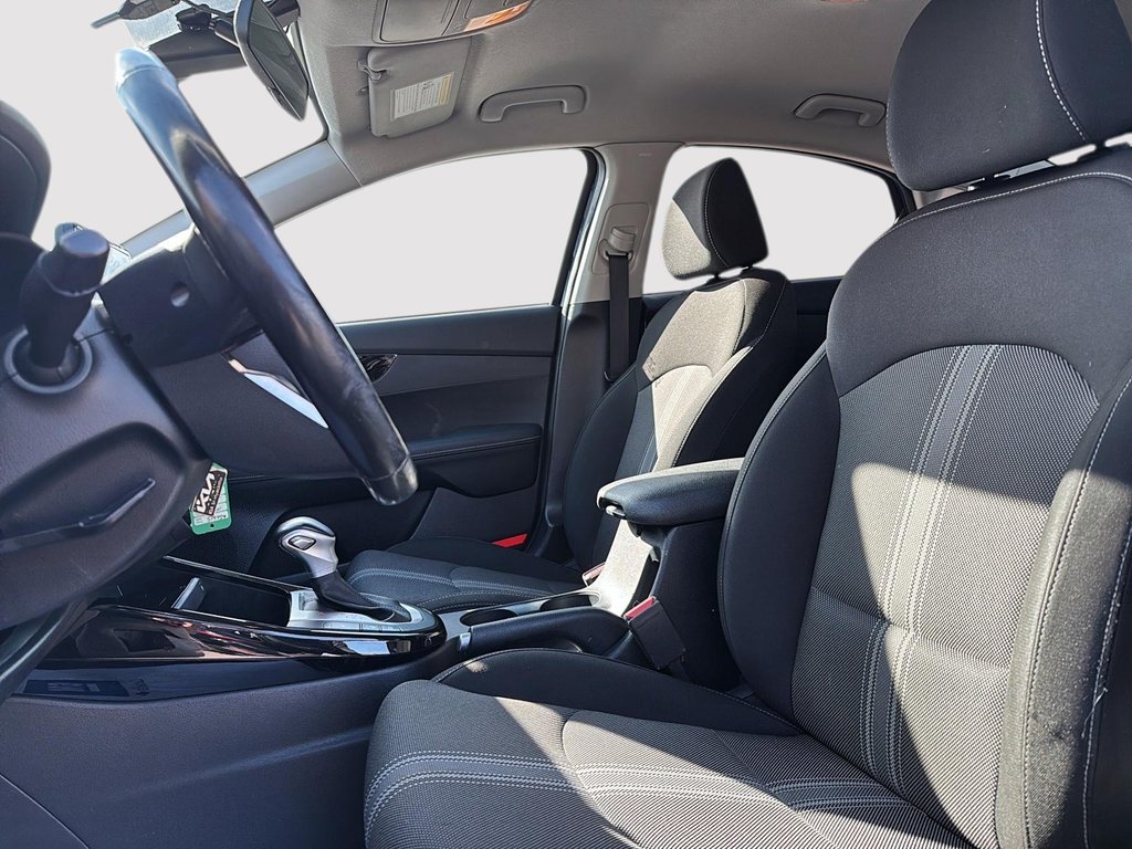 2022 Kia Forte LX in Drummondville, Quebec - 9 - w1024h768px