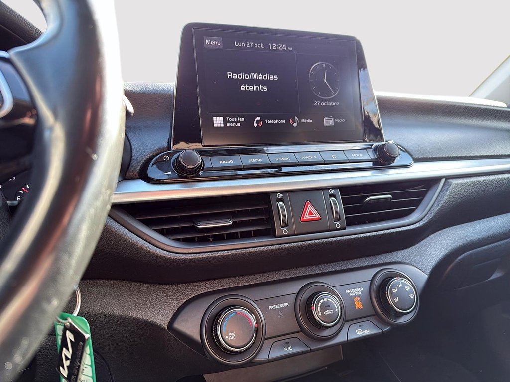 2022 Kia Forte LX in Drummondville, Quebec - 18 - w1024h768px