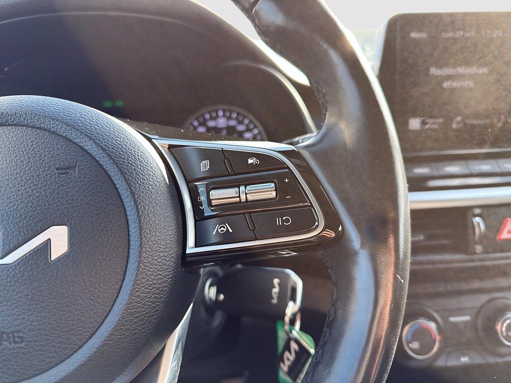 2022 Kia Forte LX in Drummondville, Quebec - 16 - w1024h768px