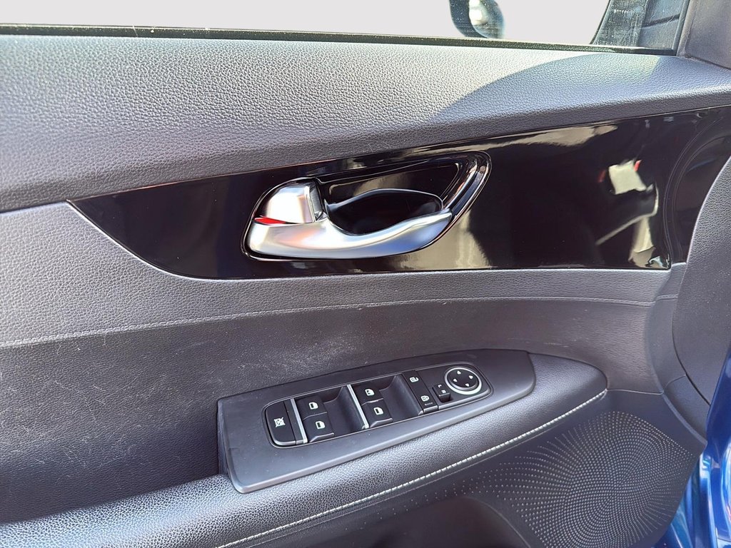 2022 Kia Forte LX in Drummondville, Quebec - 12 - w1024h768px