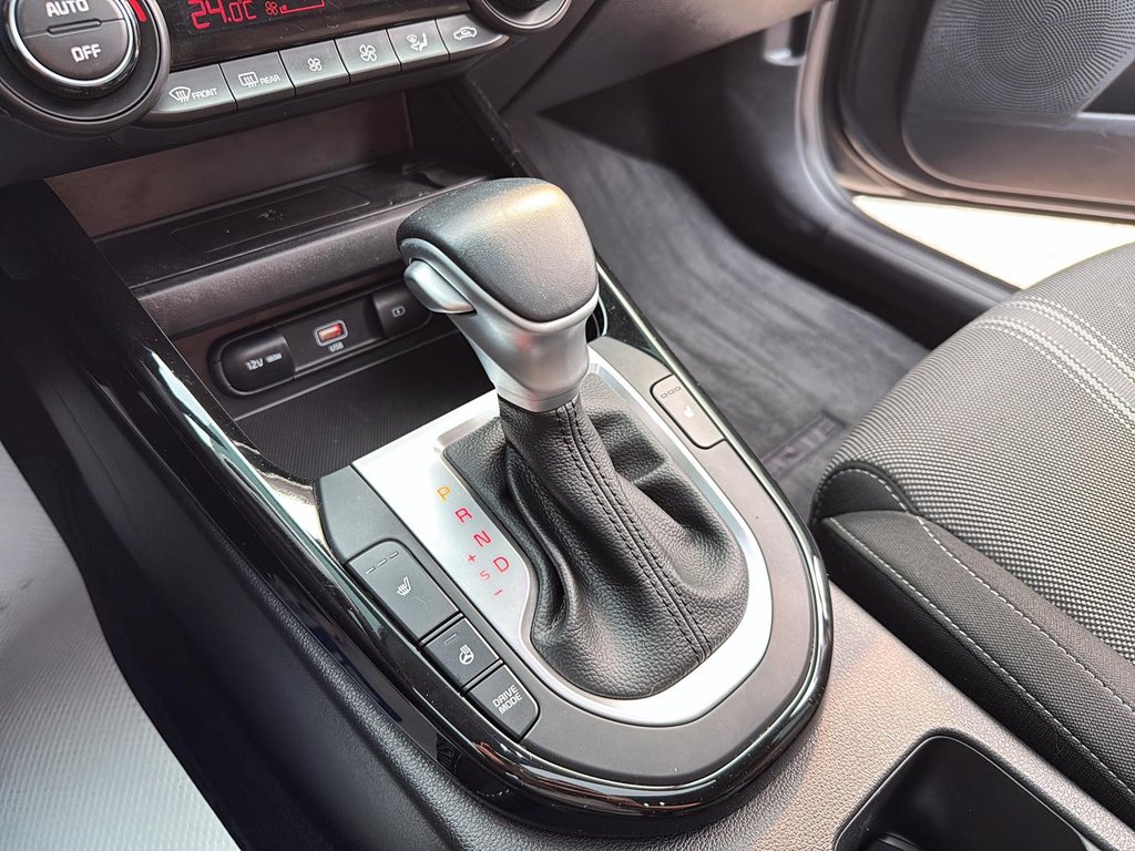 2024 Kia Forte EX+ in Drummondville, Quebec - 17 - w1024h768px