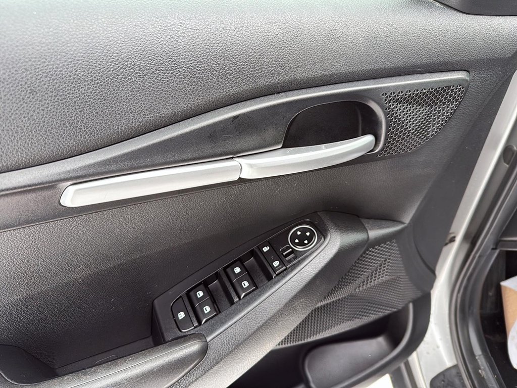 2021 Kia Seltos LX in Drummondville, Quebec - 12 - w1024h768px