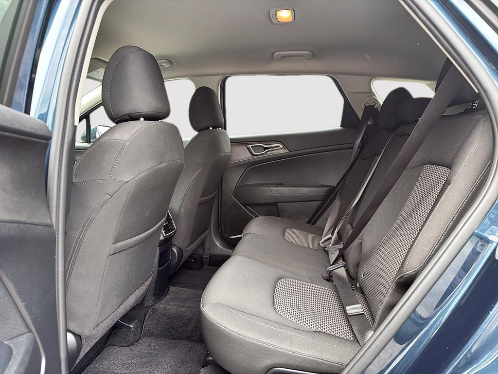 2023 Kia Sportage LX in Drummondville, Quebec - 10 - w1024h768px