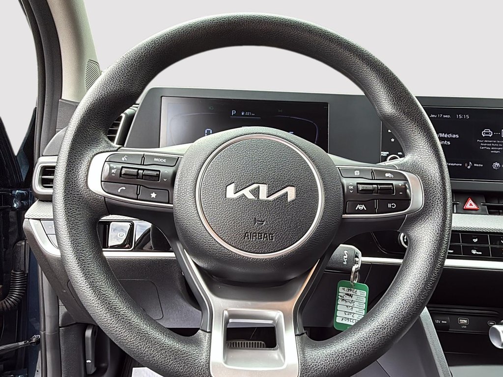 2023 Kia Sportage LX in Drummondville, Quebec - 13 - w1024h768px