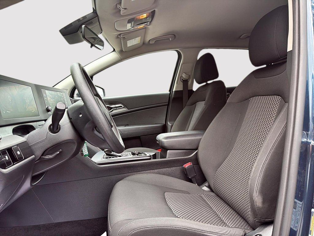 2023 Kia Sportage LX in Drummondville, Quebec - 9 - w1024h768px