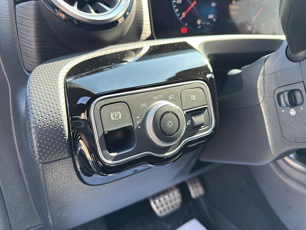 2022 Mercedes-Benz CLA 250 in Drummondville, Quebec - 13 - w1024h768px
