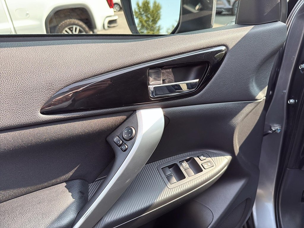 2023 Mitsubishi ECLIPSE CROSS in Drummondville, Quebec - 10 - w1024h768px