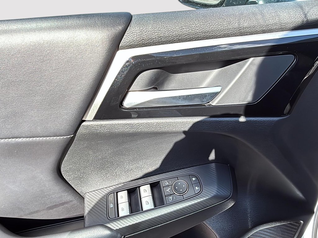 Mitsubishi Outlander Plug-In Hybrid  2024 à Drummondville, Québec - 10 - w1024h768px
