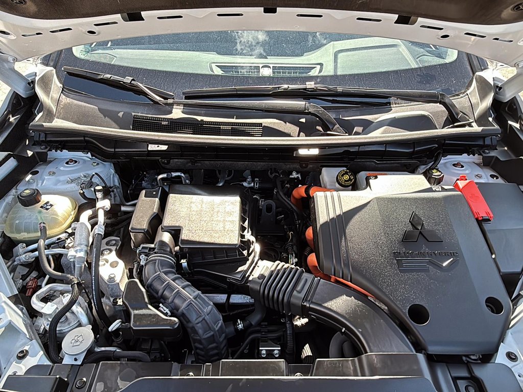 Mitsubishi Outlander Plug-In Hybrid  2024 à Drummondville, Québec - 7 - w1024h768px