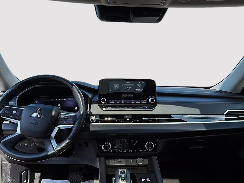 Mitsubishi Outlander Plug-In Hybrid  2024 à Drummondville, Québec - 9 - w1024h768px