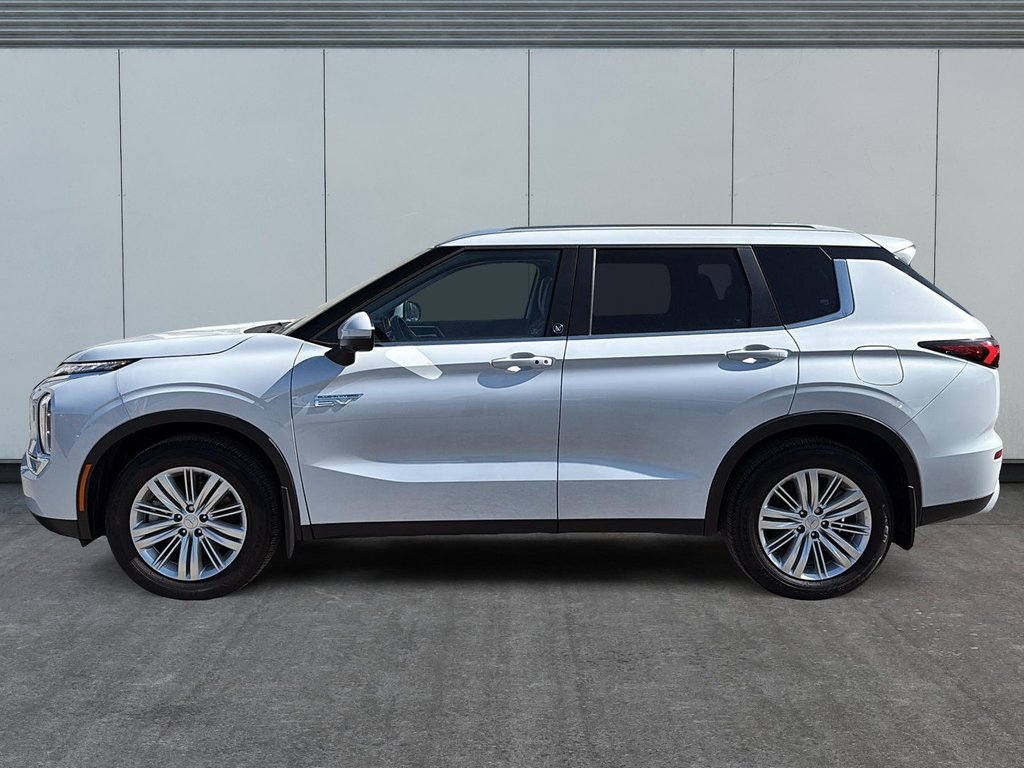 Mitsubishi Outlander Plug-In Hybrid  2024 à Drummondville, Québec - 5 - w1024h768px
