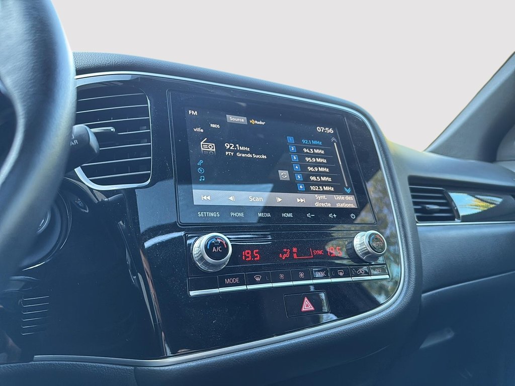 2020 Mitsubishi Outlander SEL S-AWC in Drummondville, Quebec - 19 - w1024h768px