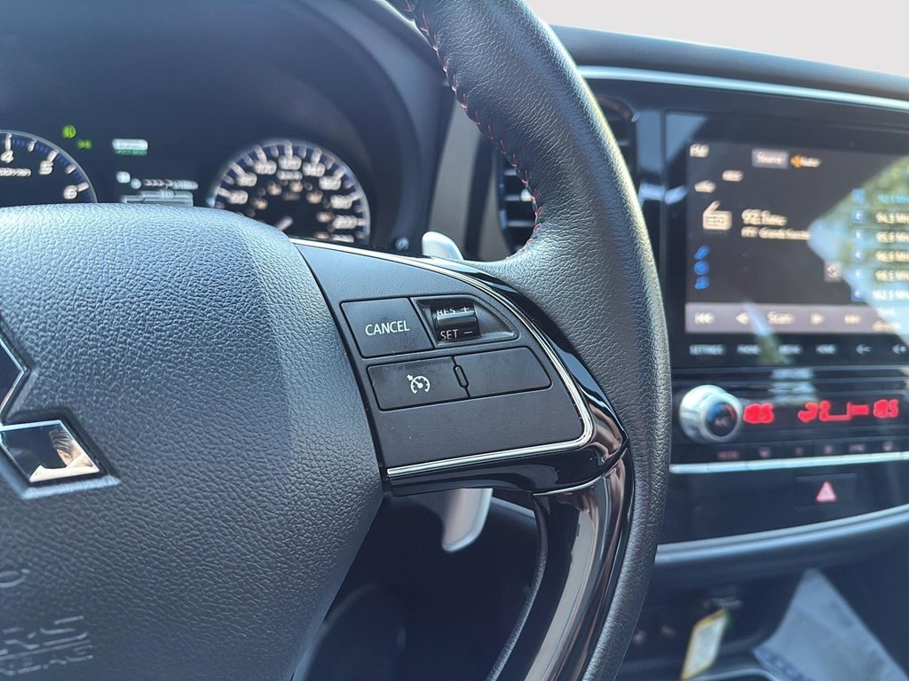2020 Mitsubishi Outlander SEL S-AWC in Drummondville, Quebec - 17 - w1024h768px