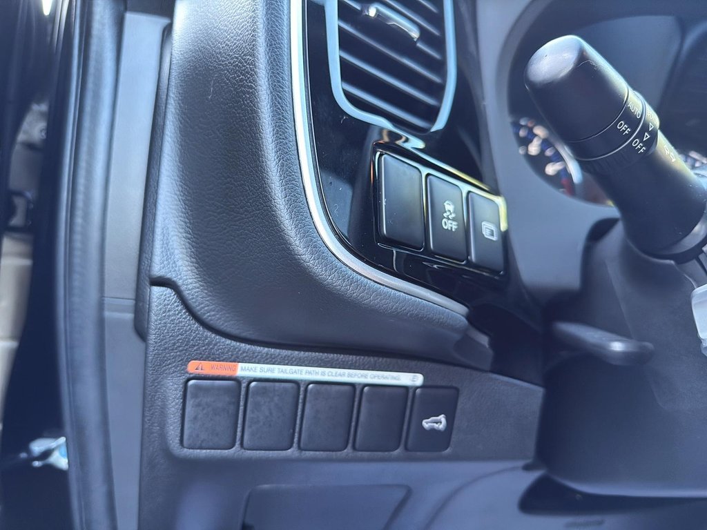 2020 Mitsubishi Outlander SEL S-AWC in Drummondville, Quebec - 14 - w1024h768px