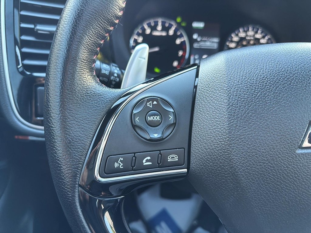 2020 Mitsubishi Outlander SEL S-AWC in Drummondville, Quebec - 16 - w1024h768px