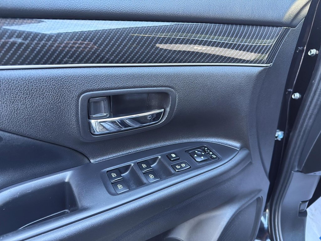 2020 Mitsubishi Outlander SEL S-AWC in Drummondville, Quebec - 13 - w1024h768px
