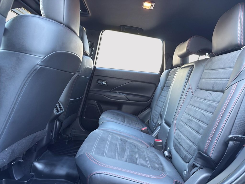 2020 Mitsubishi Outlander SEL S-AWC in Drummondville, Quebec - 10 - w1024h768px