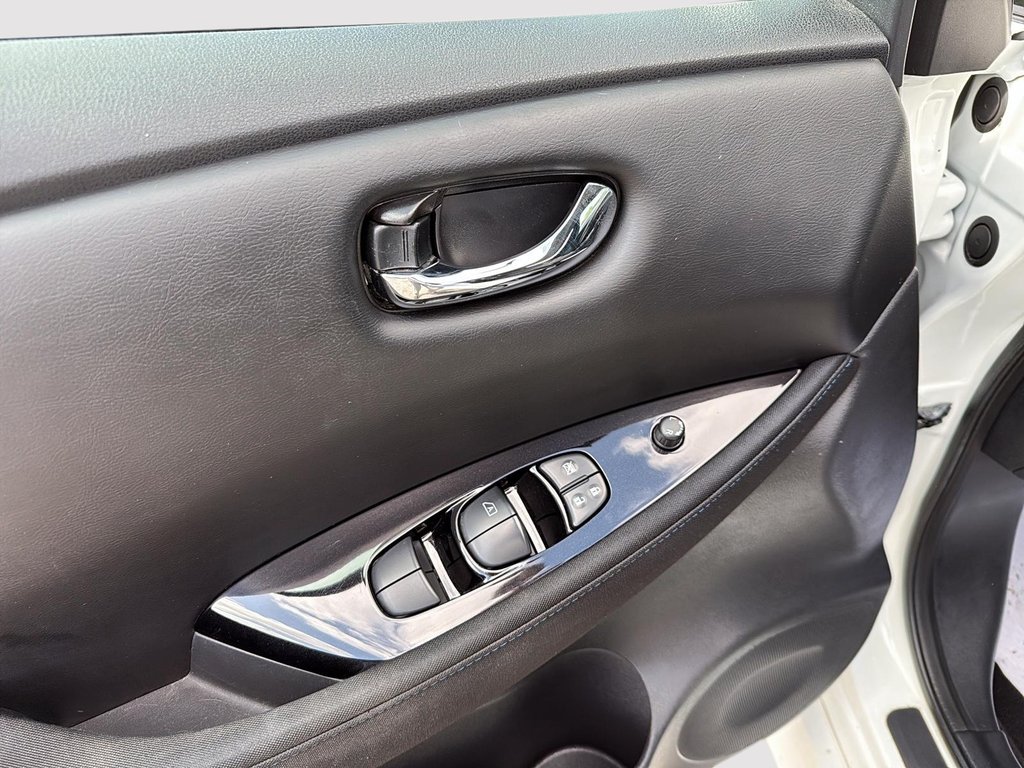 2019 Nissan LEAF in Drummondville, Quebec - 12 - w1024h768px