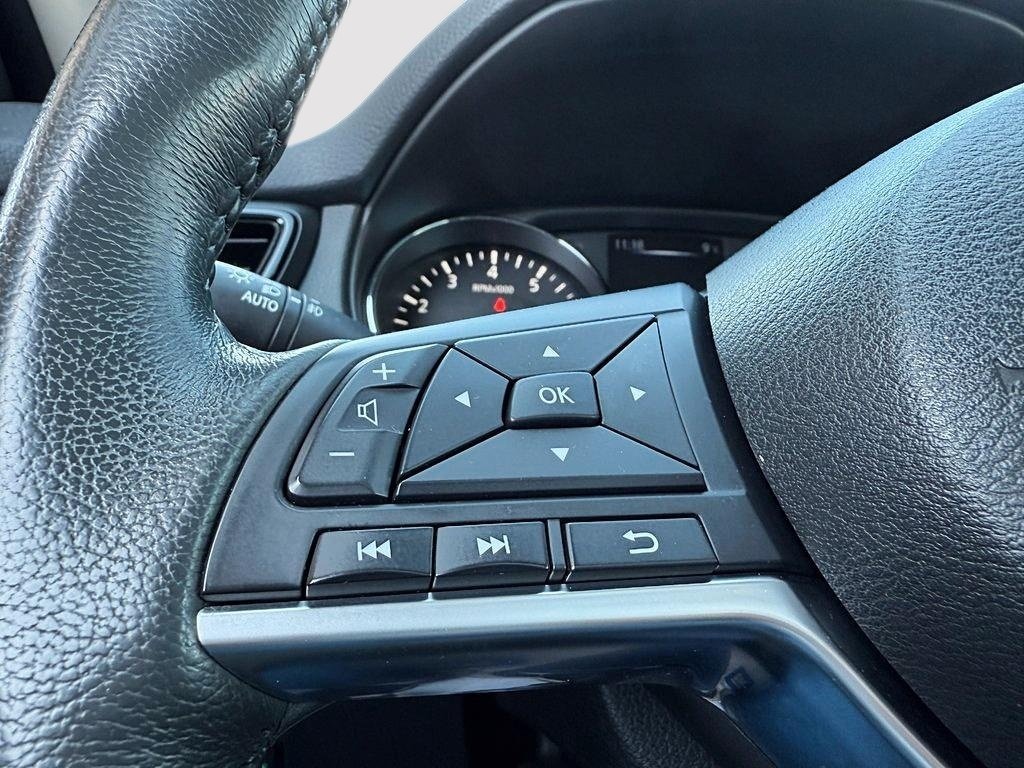 2017 Nissan Rogue SL in Drummondville, Quebec - 14 - w1024h768px