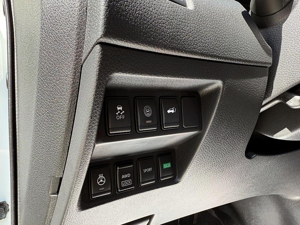 2017 Nissan Rogue SL in Drummondville, Quebec - 12 - w1024h768px