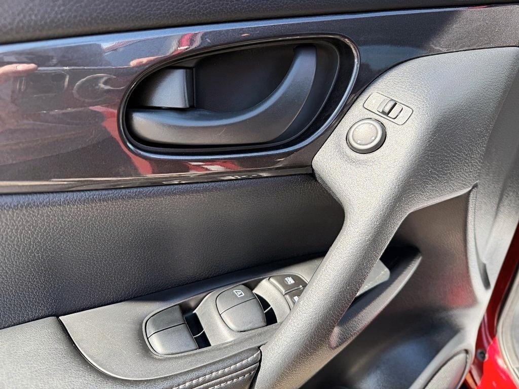 2020 Nissan Rogue SV in Drummondville, Quebec - 10 - w1024h768px