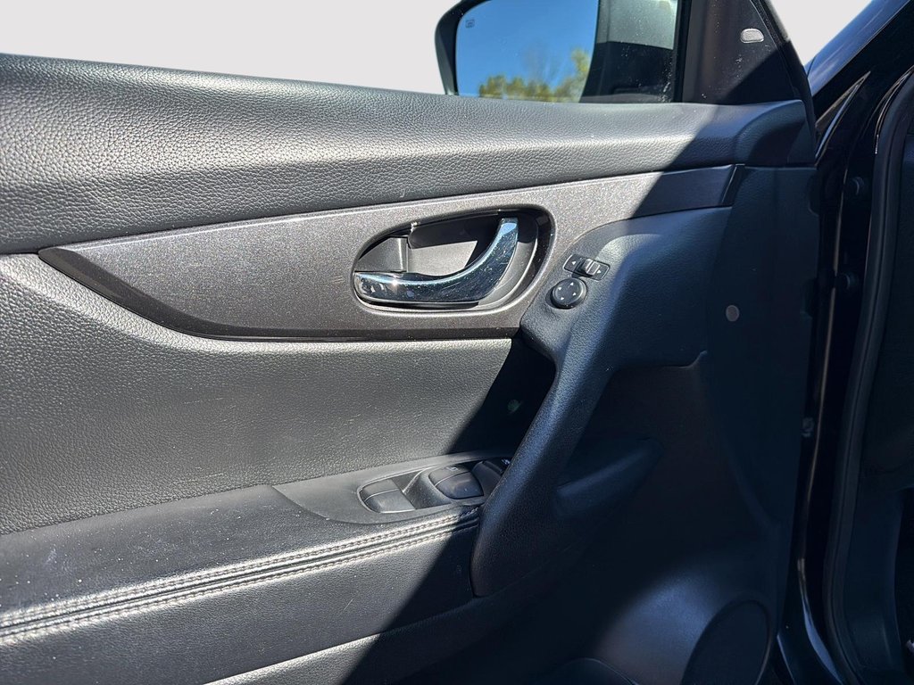 2020 Nissan Rogue in Drummondville, Quebec - 11 - w1024h768px