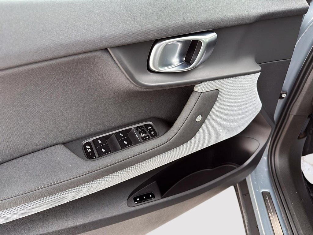 Polestar 2  2023 à Drummondville, Québec - 12 - w1024h768px