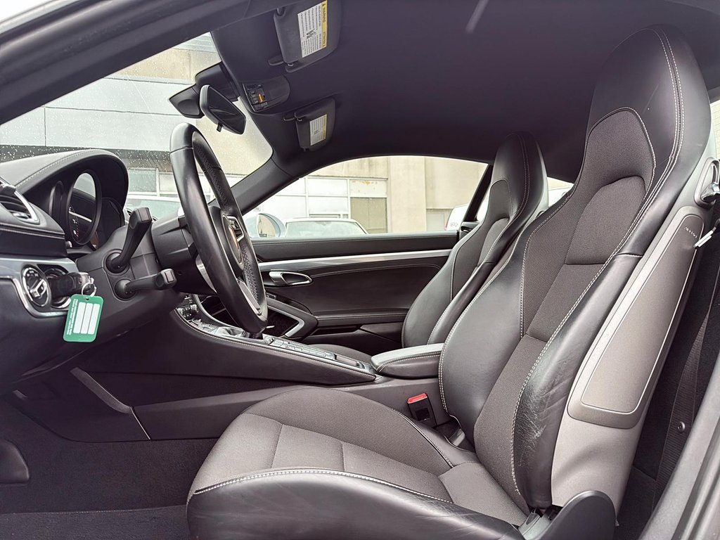 2018 Porsche 718 Cayman in Drummondville, Quebec - 9 - w1024h768px