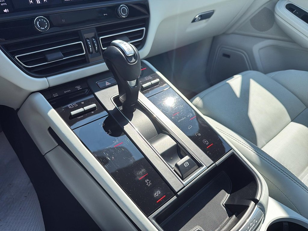 2024 Porsche Macan GTS in Drummondville, Quebec - 19 - w1024h768px