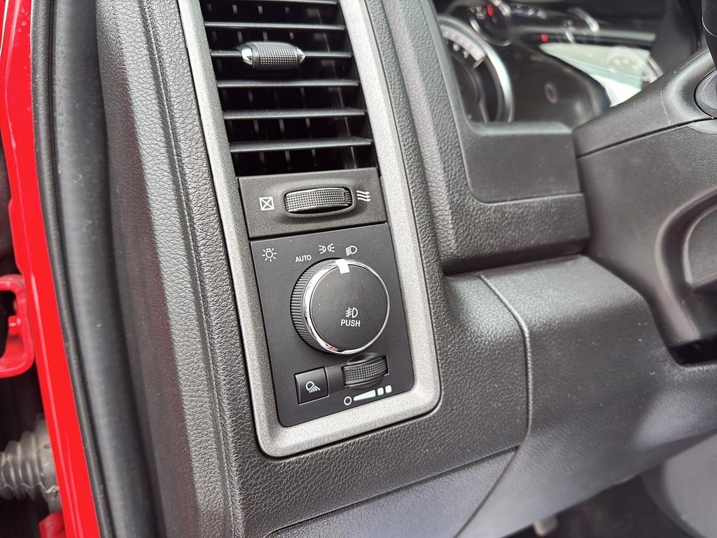 2023 Ram 1500 Classic Express in Drummondville, Quebec - 12 - w1024h768px