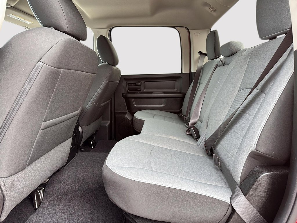 2023 Ram 1500 Classic Express in Drummondville, Quebec - 9 - w1024h768px