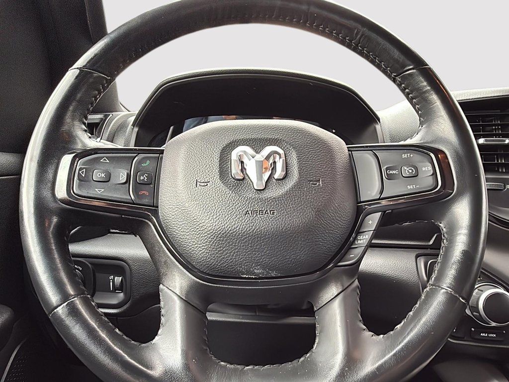 2023 Ram 1500 BigHorn CrewCab in Drummondville, Quebec - 13 - w1024h768px