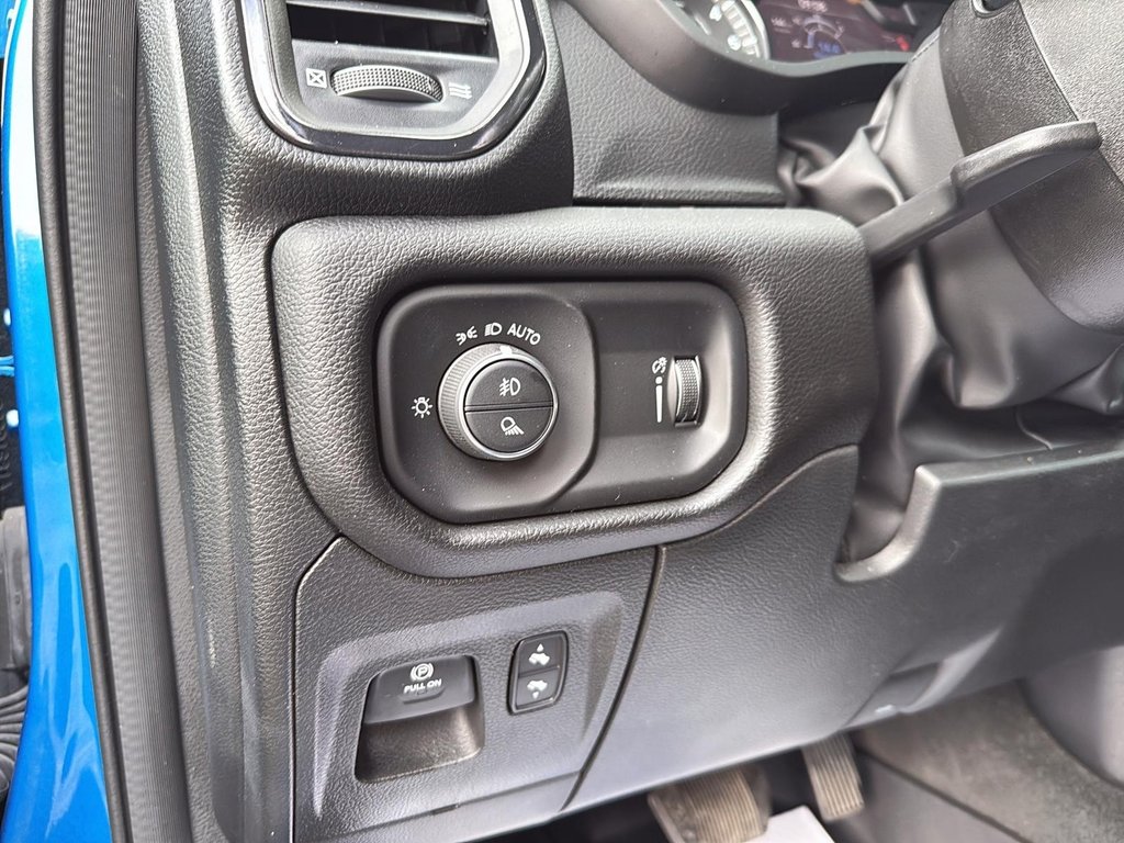 2023 Ram 1500 BigHorn CrewCab in Drummondville, Quebec - 12 - w1024h768px