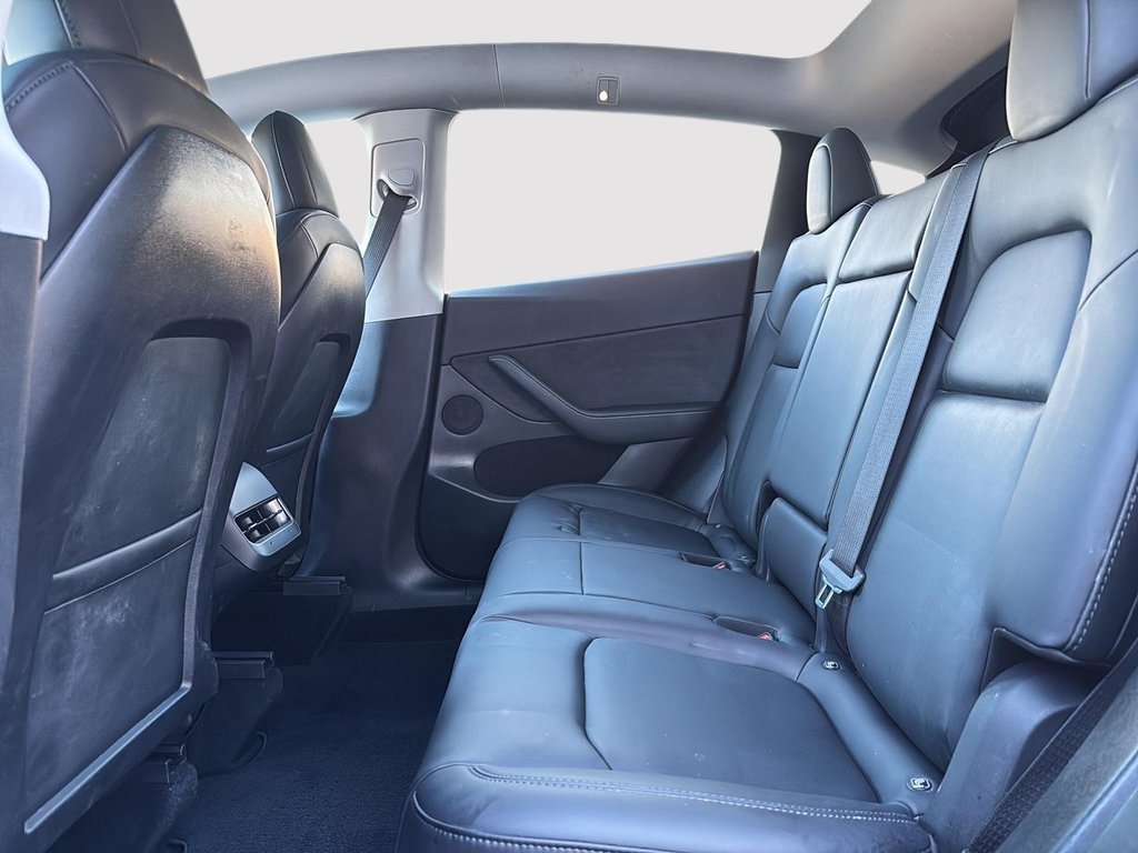 2022 Tesla Model Y Long Range in Drummondville, Quebec - 10 - w1024h768px