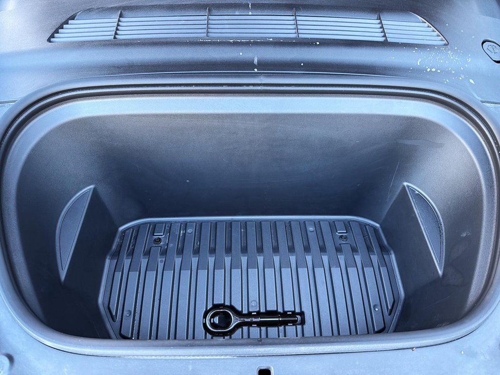 2022 Tesla Model Y Long Range in Drummondville, Quebec - 8 - w1024h768px