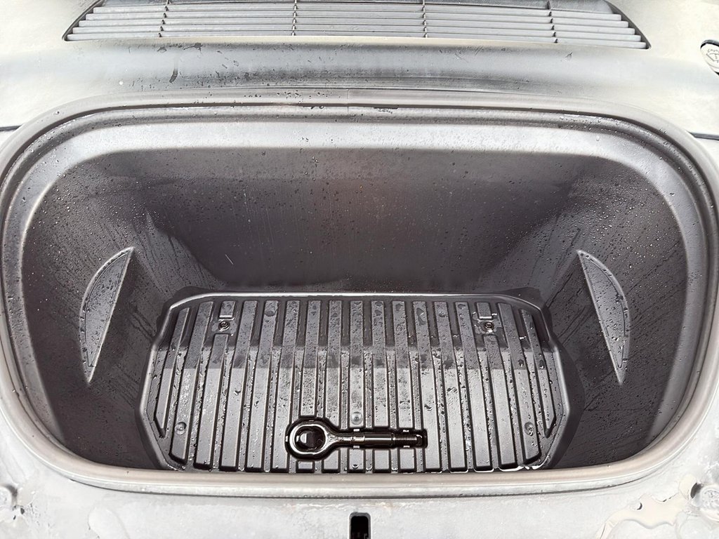 Tesla Model Y  2023 à Drummondville, Québec - 8 - w1024h768px