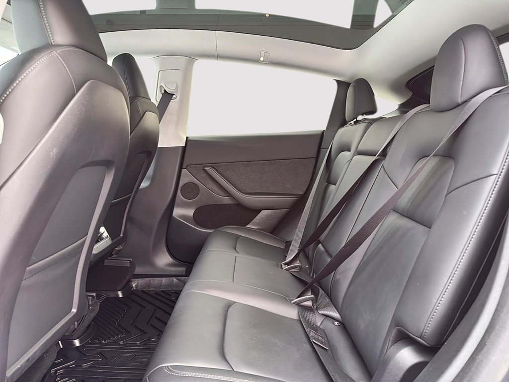 Tesla Model Y  2023 à Drummondville, Québec - 10 - w1024h768px