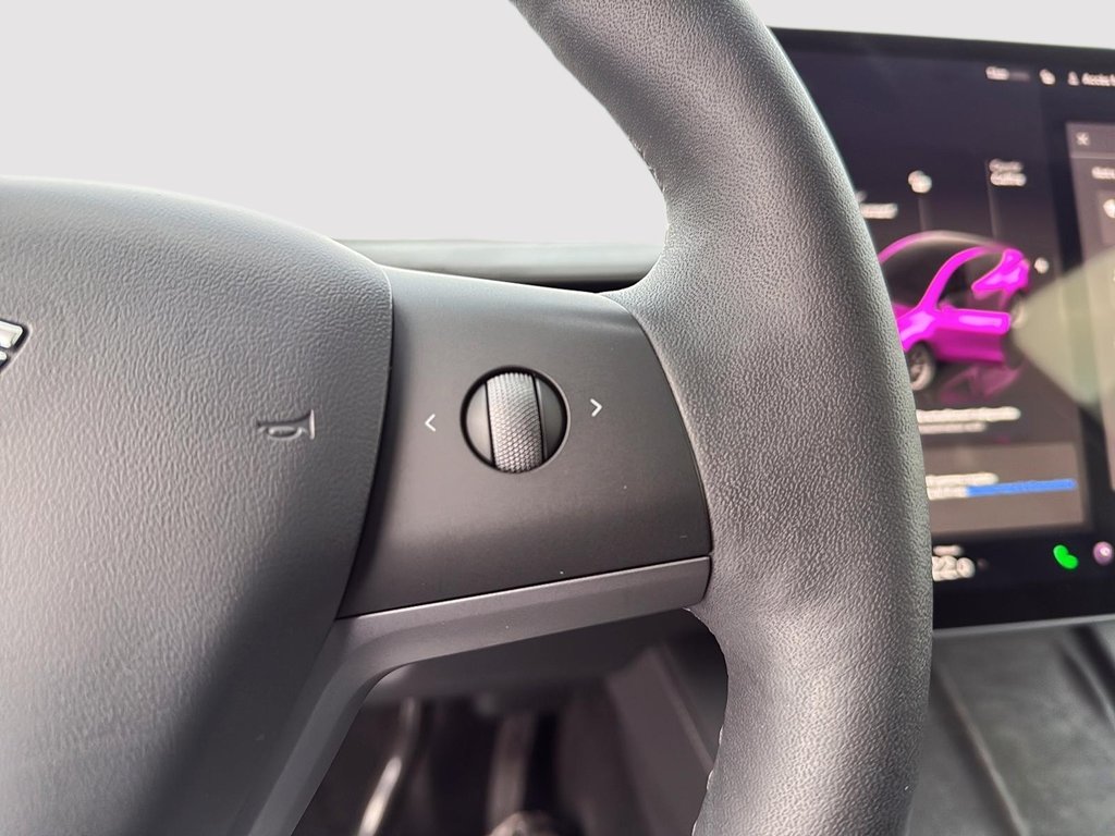 Tesla Model Y  2023 à Drummondville, Québec - 15 - w1024h768px