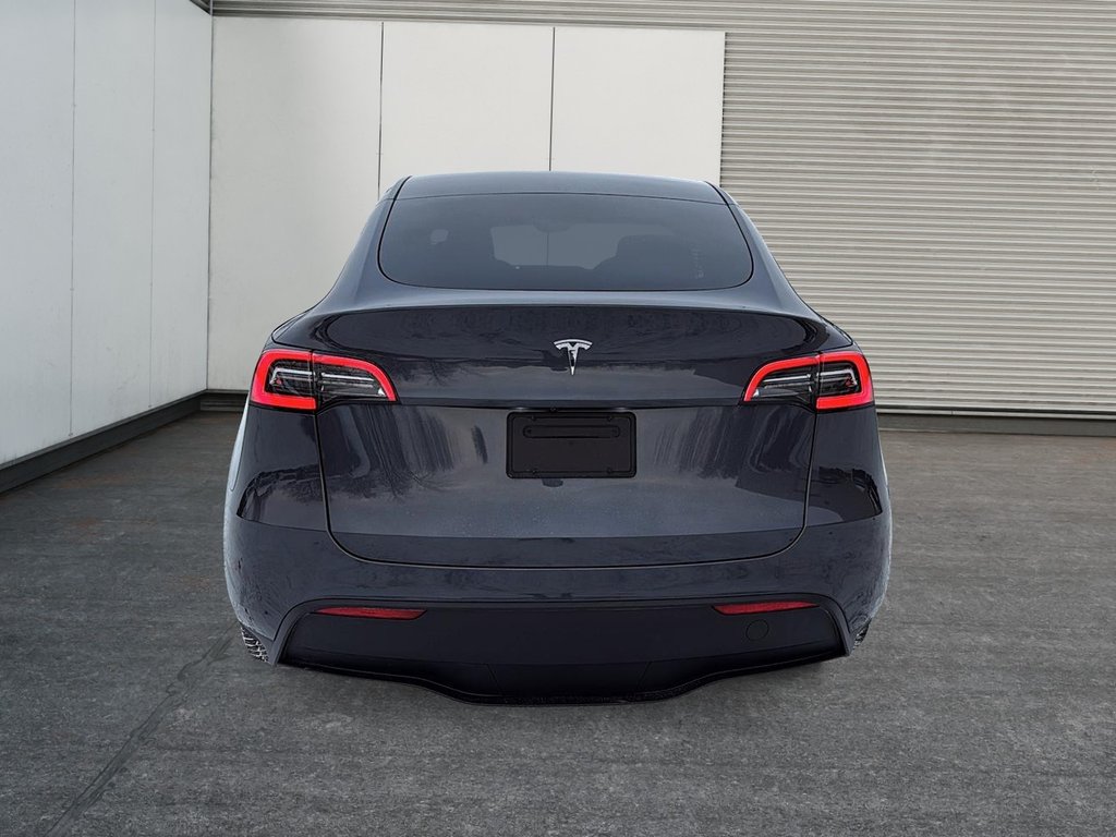 Tesla Model Y  2023 à Drummondville, Québec - 3 - w1024h768px
