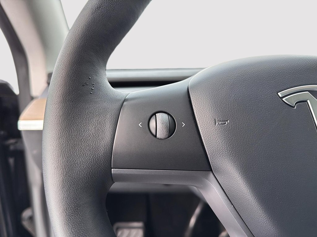 Tesla Model Y  2023 à Drummondville, Québec - 14 - w1024h768px
