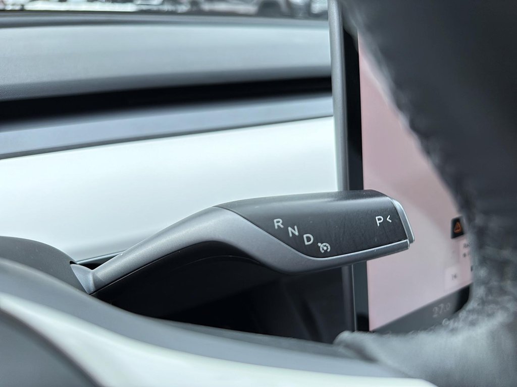 2023 Tesla Model Y Long Range in Drummondville, Quebec - 14 - w1024h768px
