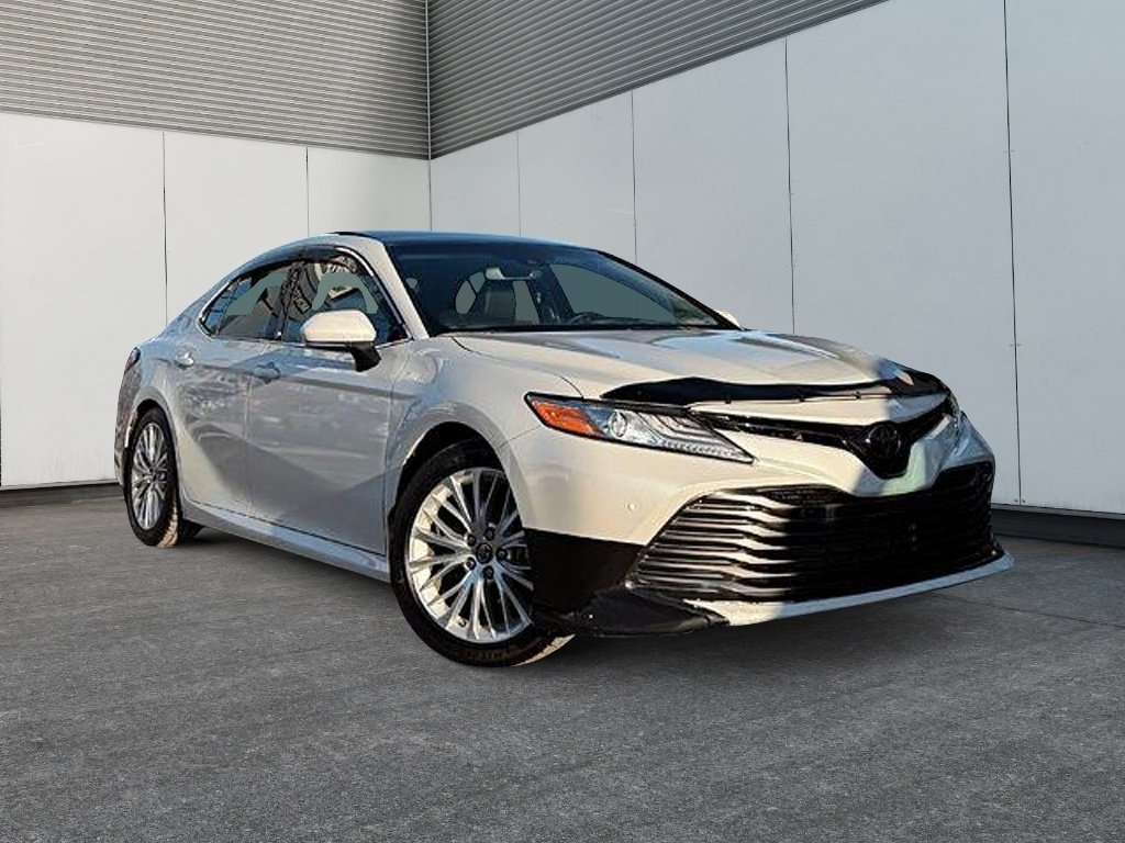 2018 Toyota Camry XLE in Drummondville, Quebec - 1 - w1024h768px