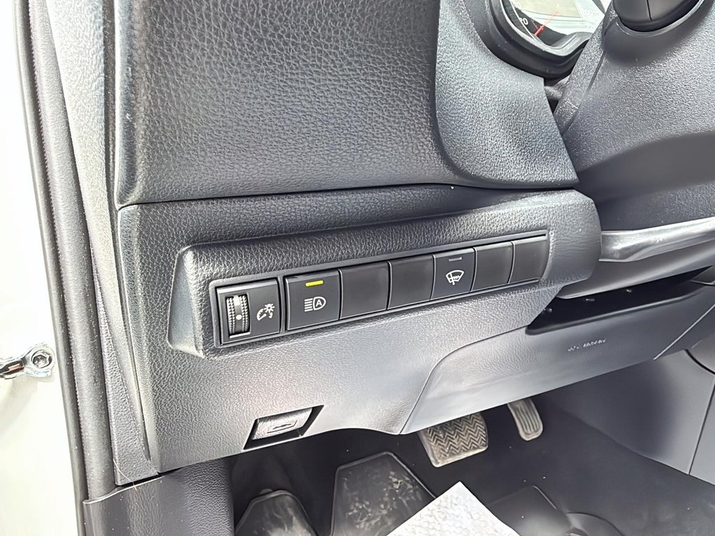 2020 Toyota Corolla in Drummondville, Quebec - 11 - w1024h768px