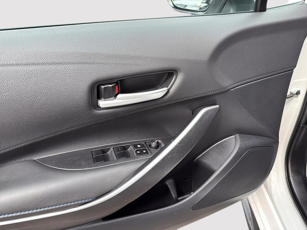 2020 Toyota Corolla in Drummondville, Quebec - 10 - w1024h768px