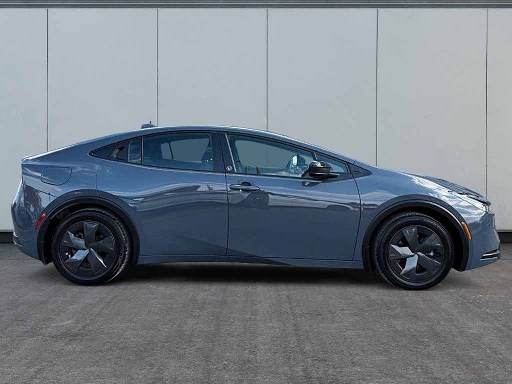 Toyota PRIUS PRIME SE 2023 à Drummondville, Québec - 3 - w1024h768px